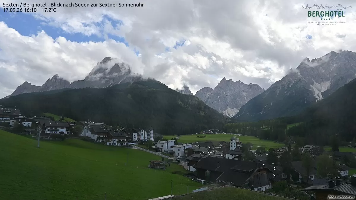 Berghotel - Blick Nach Süden Zur Sextner Sonnenuhr