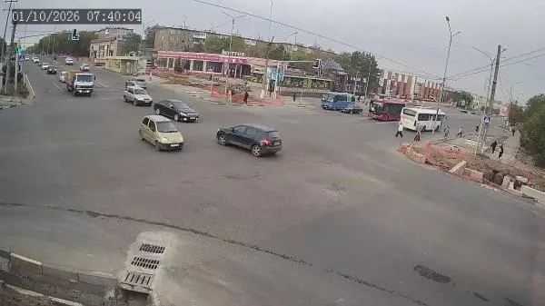 Komsomol'skiy Prospekt - Mir Avenue